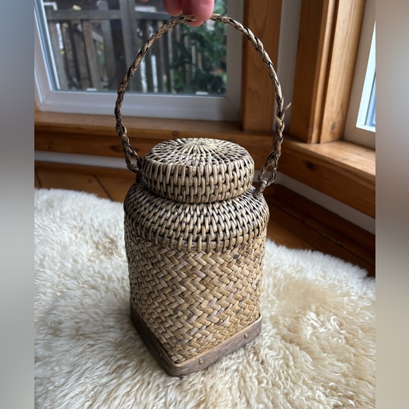 Vintage Basket - Picture 4 of 7